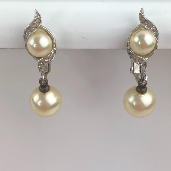 Vintage Jewelry - Vtg Faux Pearl Screw Post Lever-back Earrings
